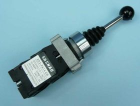 XD2-PA14CR JOYSTICK 4-POZ.BISTAB.10A