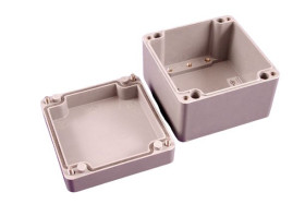 Obudowa Poliester wzmacniany włóknem szklanym szerokość zew. 121 mm długość zew. 120 mm wys. zew. 91 mm Hammond