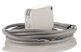 Czujniki fotoelektryczne Spolilizowane odbicie retro w obudowie prostokątnej RS PRO z wyjściem przekaźnikowym zakres 5