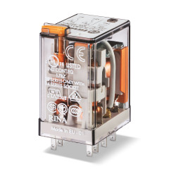 Przekaźnik 12V ac Finder, Wciskane