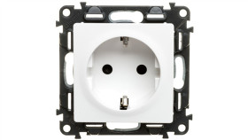 Valena Life Gniazdo Podwójne Z/U 2P+Z Schuko Z Przesłonami Biały 753124