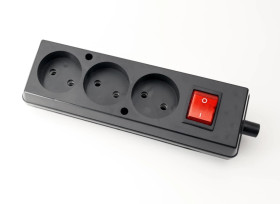 Gniazdo przenośne trzykrotne 16A 2P 250V z wyłącznikiem czarne GN-360