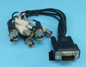 KABEL 1xDSUB M-15-&gt;8xGN.BNC 30cm