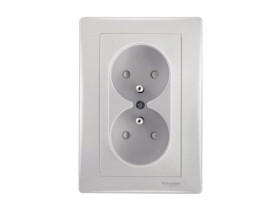 SEDNA Gniazdo podwójne z uziemieniem z przesłonami aluminium z ramką SDN2800660 SCHNEIDER ELECTRIC