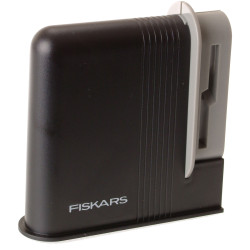 Fiskars 1000812 Clip-Sharp&#x2122; Scissor Sharpener
