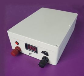 OBUDOWA DO AKU 18650 26X18.5X8 MIERN+USB