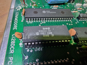 MOS 318047-01 (1571CR DOS ROM)