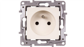 Niloe Gniazdo Pojedyncze Z/U 16A Ip20 Z Przesłonami Kremowe 664636