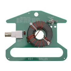 Transformator balun anteny odbiorczej HF 49:1 Złącze BNC żeńskie Zakres częstotliwości 5-35 MHz Moc 50 W Lekki