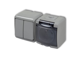 JUNIOR IP54 Wyłącznik podwójny świecznikowy z gniazdem pojedynczym z uziemieniem (klapka dymna: przesłony torów prądowych) popie