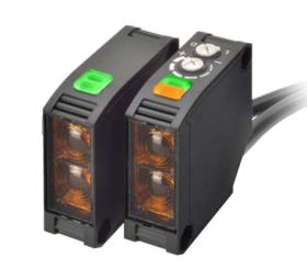 E3JK-TR11 2M Czujnik nadajnik-odbiornik (kpl), wyjście przekaźnikowe NO/NC 3A 250V, zasięg 40m, światło czerwone widzialne, uniw