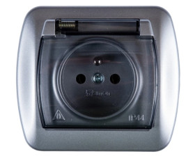 Simon Akord Gniazdo bryzgoszczelne z/u IP44 z klapką dymną aluminium metalizowane AGZ1Be/26a