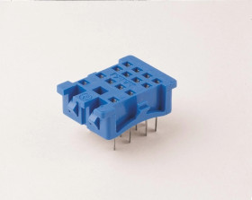 Gniazdo do serii 55.32/55.34/85.02/85.04 PIN-y lutownicze, montaż na przepuście płyty, obudowy (klip metalowy) 94.24SMA