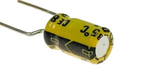 Kondensator elektrolityczny 1uF/50V 85C 4x7 ELNA