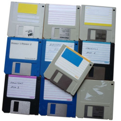 3.5" disks 100pcs used (With Amiga software)