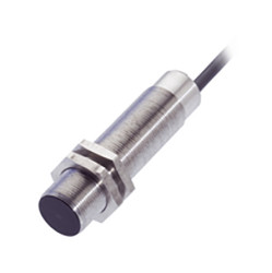 Czujnik zbliżeniowy M18 Pojemnościowy 8 mm BALLUFF Wpuszczany 10 → 30 V DC długość 75.5mm Gwintowany