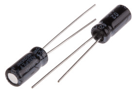 Kondensator 4.7μF 100V dc Radialny, Otwór przelotowy RS PRO roztaw: 2mm 5 (Dia.) x 11mm
