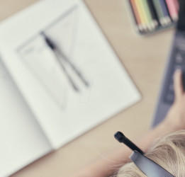 EKIT01R Smartphone- und Tablet-Halterung, USB-C