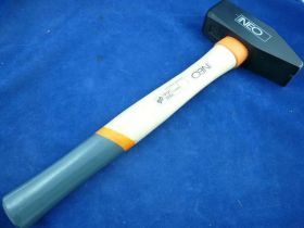 25-030 MŁOTEK ŚLUSARSKI 2000g NEO