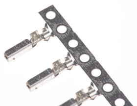 Zacisk zagniatany Żeński JAE MX19 22AWG Obudowa złącza MX19