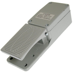 Przełącznik pedał PN-17 10A 250V nożny bez osłony ON-(ON) YDT1-17