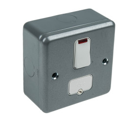 Bezpiecznik 13A MK Electric i wyłącznikiem 250V ac