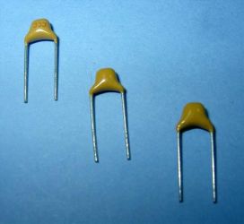 33nF KOND.MONOLITYCZNY (100SZT)