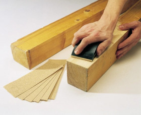 Szlifierka ręczna 130x32x70mm + paski ścierne 70x210mm gr. 40 60 80 100 120 (po 10szt każdej gradacji) WF2898000