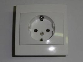 Gniazdo elektryczne p/t z uziem. Schuko GWP-140M