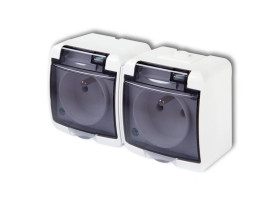 JUNIOR IP54 Gniazdo podwójne z uziemieniem (klapka dymna: przesłony torów prądowych) biały GHE-2dp KARLIK