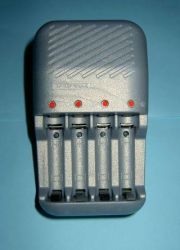 ZŁ-7 ŁADOWARKA Ni-MH,Ni-Cd 4xR-6,R-03