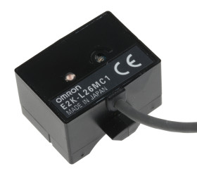 Czujnik zbliżeniowy Pojemnościowy 26 mm Omron 10,8 → 30 V DC długość 33mm w obudowie prostokątnej