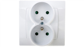 Karo Gniazdo Podwójne Z/U Z Przesłonami Biały Gp-2Szp/00