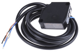 Czujniki fotoelektryczne Retrorefleksyjny w obudowie prostokątnej Omron z wyjściem przekaźnikowym zakres 10 mm →