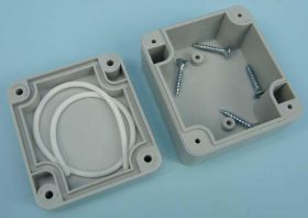 Z-117JH OBUDOWA 37x57x63 HERMET.Z USZCZ