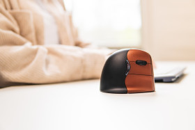 Myszka bezprzewodowa, laserowa, 6-przyciskowa, kolor: Brązowy, Przewodowy, Evoluent, BNEEVR4SW