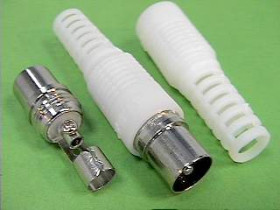 Wtyk antenowy prosty skręcany z odgiętką biały