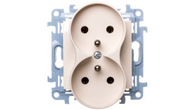 Simon 10 Gniazdo Podwójne Z/U Kremowe 16A 250V Ip20 Cgz2m.01/41