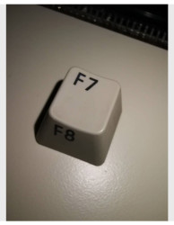 Amiga Mitsumi replacement key (white)