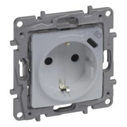 Niloe Selection Gniazdo 2p+z płaskie 16A 250V + USB typ c w plakietce (z przesłoną, zaciski automatyczne) aluminium 762196