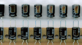 4,7uF/250V/85C NICHICON (OPAK. 10 SZT.) KONDENSATOR ELEKTROLITYCZNY