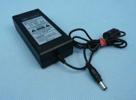 12V/2,50A +/- BIUR.ZASIL.IMP.UŻYWANY