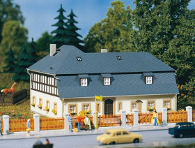 Dom Mühlenweg 1 Zestaw do złożenia Auhagen 11385 H0 1 szt.