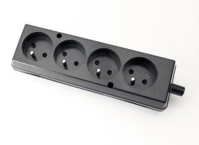 Gniazdo przenośne czterokrotne 16A 2P+Z 250V czarne GN-470