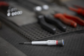 Wkrętak rozmiar końcówki: 2,5 mm, grot Płaska Facom długość ostrza: 35 mm Standardowy wkrętak