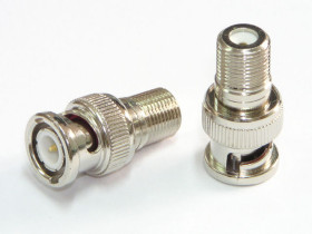 Przejście wtyk BNC - gniazdo F HQ