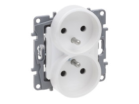 NILOE SELECTION Gniazdo podwójne z uziemieniem do ramek wielkorotnych zaciśki śrubowe bez przesłony perła 762435 LEGRAND