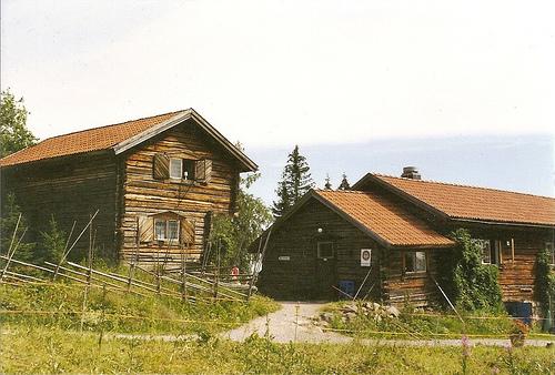 Typical Dalarna cottages. Log cabin construction was brought to the US by Swedish immigrants.