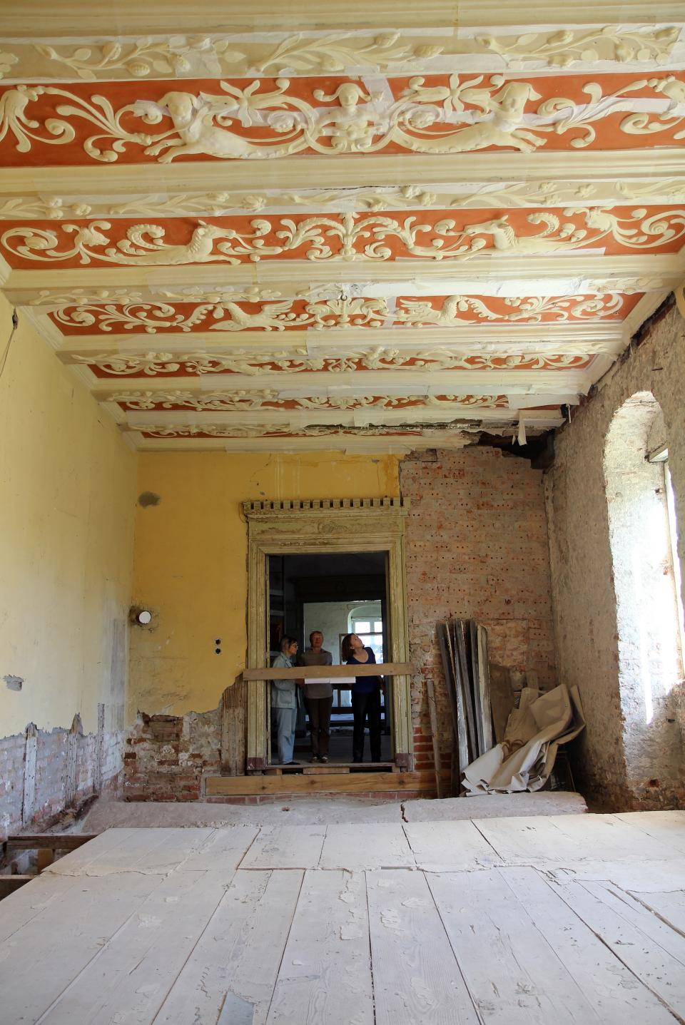 Runge often visited fellow artist Klinkowström at his manor, Ludwigsburg, near Wolgast, needs restoration.