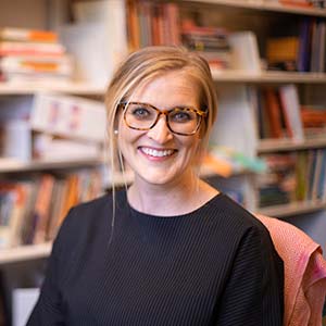 Image of the author Carly Thomsen